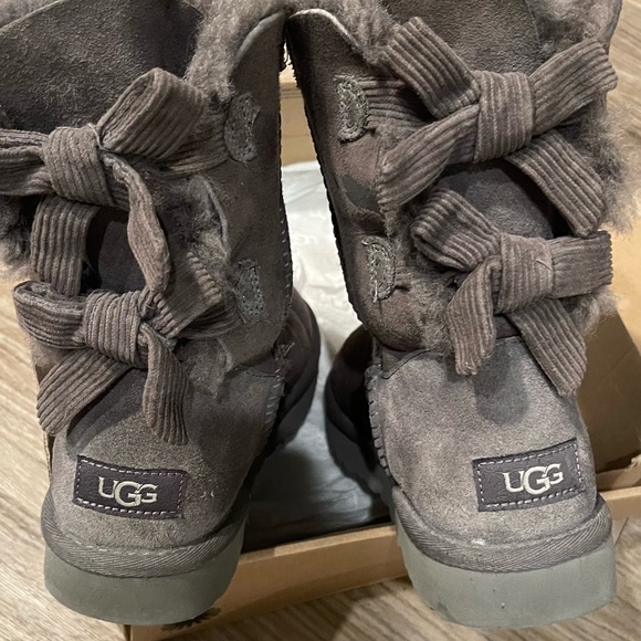 Boots - Picture 3 of 9